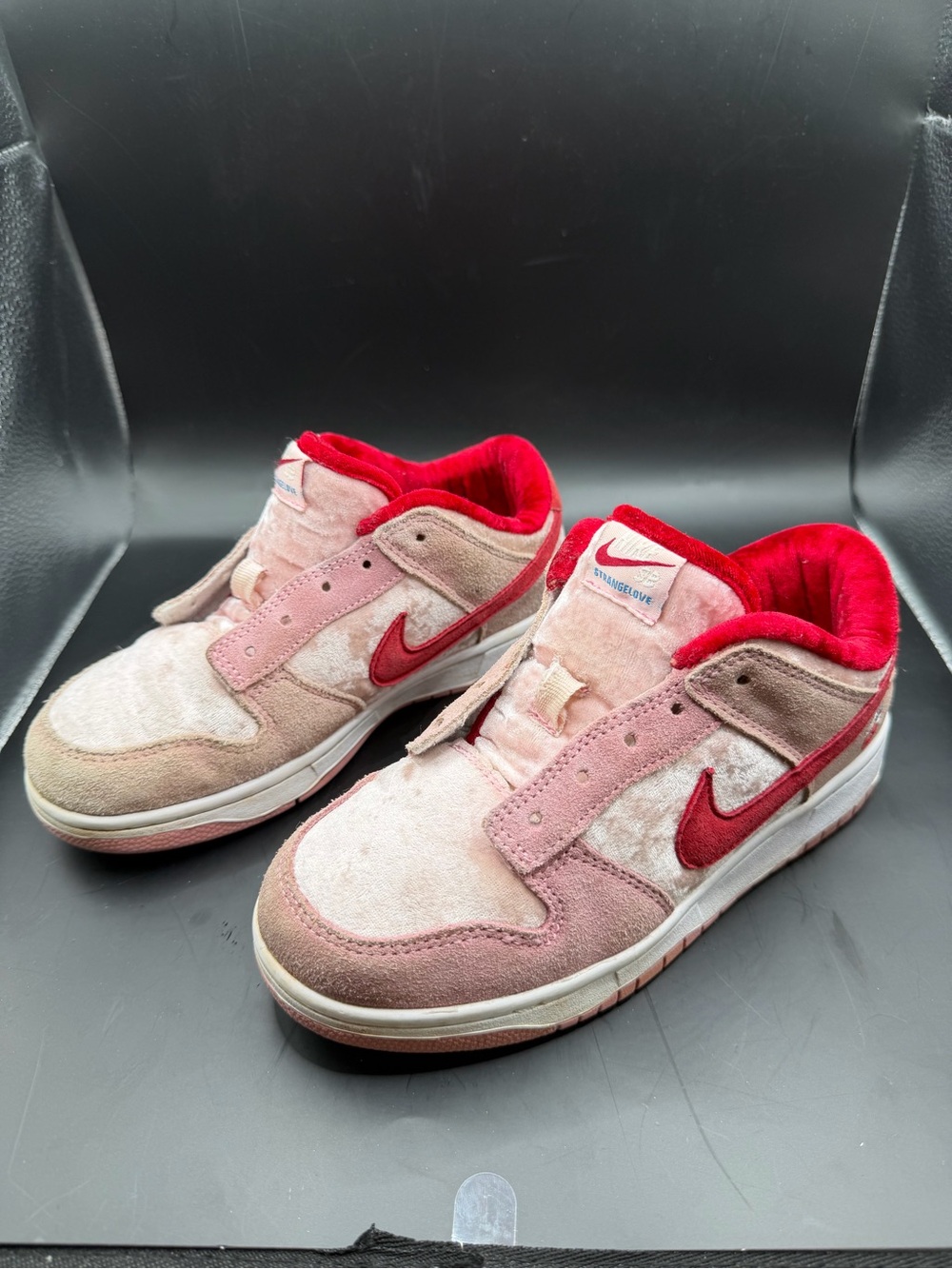 Nike SB Dunk Low Strangelove Pink Velvet Sneakers Youth 2.5Y CT2552-800